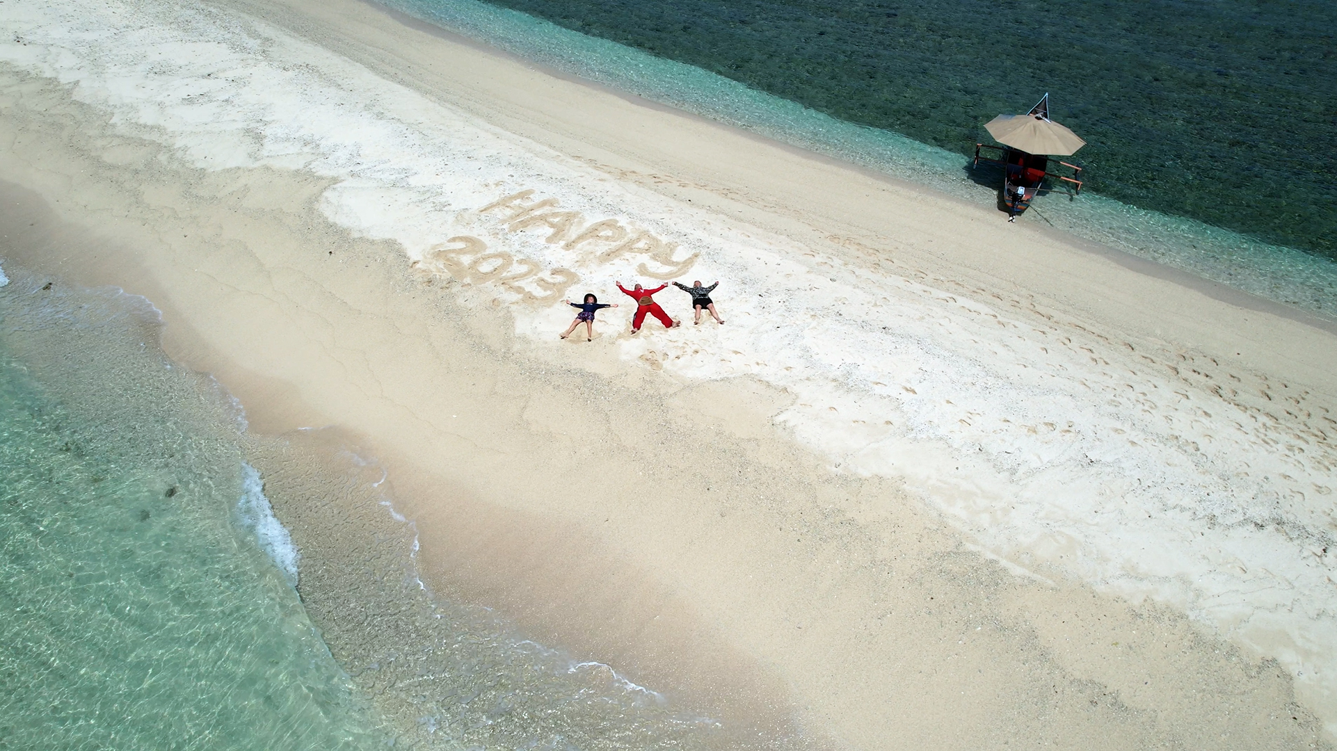 Madagascar, red island, island life, Lemurs, Chameleons, Helmet Vanga, Indri Indri, singing lemurs, forests, Tropical Paradise, Ile sainte Marie, Ile Aux Nattes, Andasebe, Morondava, Kirindy Forest, Mouse Lemurs, Holiday Destination, Endemic Species, Alex Aitkenhead